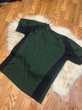 Men's Dark Green Performance Short-Sleeve Shirt